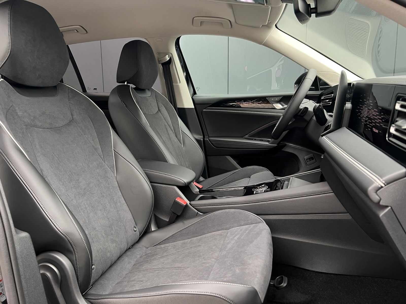 Fahrzeugabbildung Volkswagen Tiguan Elegance 2.0 TDI DSG *AHK, IQ.Light, 18'-