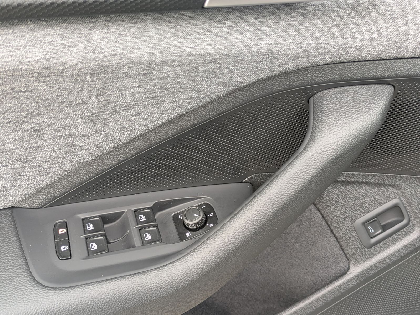 Fahrzeugabbildung SKODA Superb 2.0 TDI 4x4 Selection MATRIX*AHK*PANO*19"