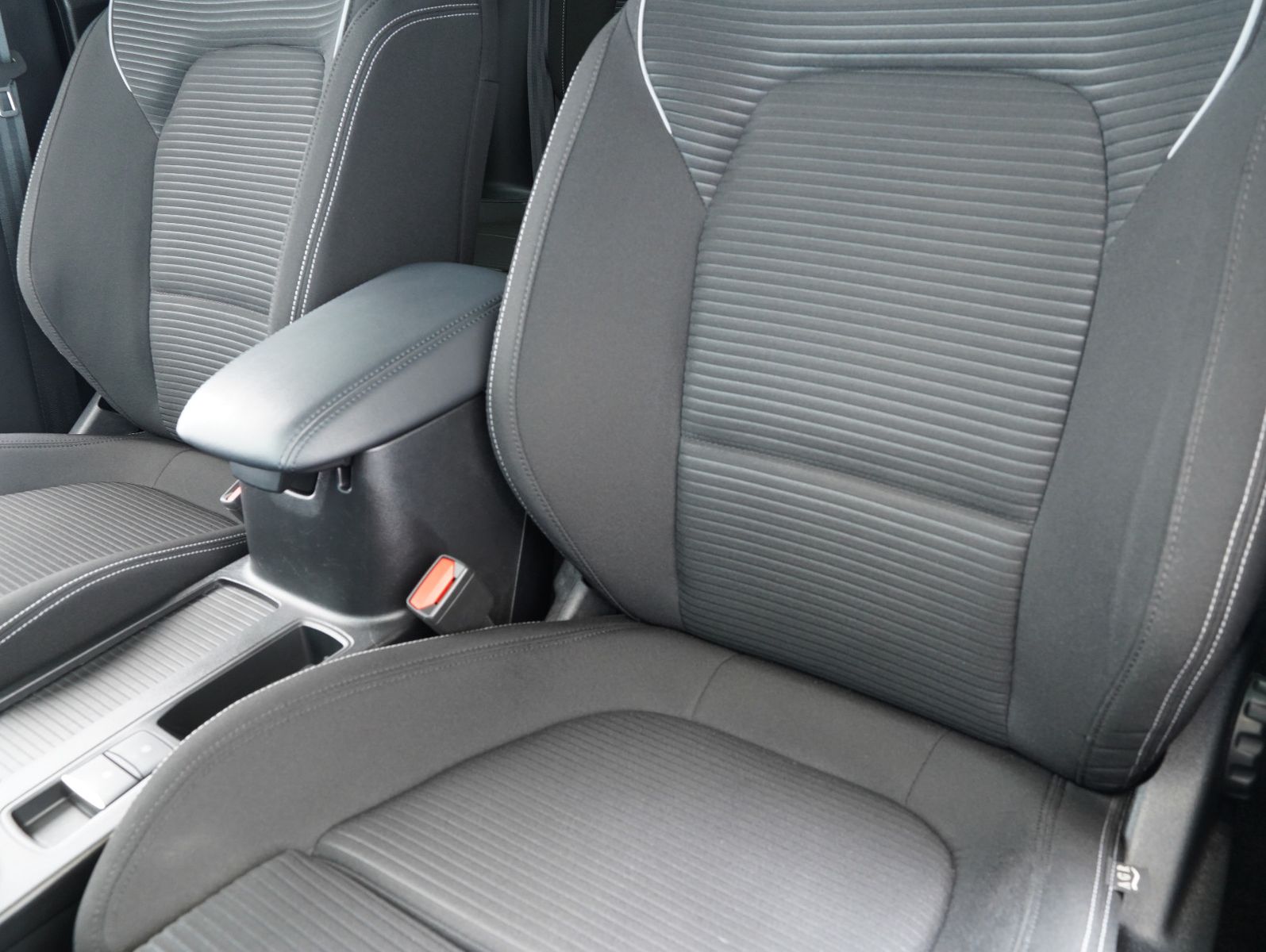 Fahrzeugabbildung Ford Focus Turnier 1.0 EcoBoost Titanium X