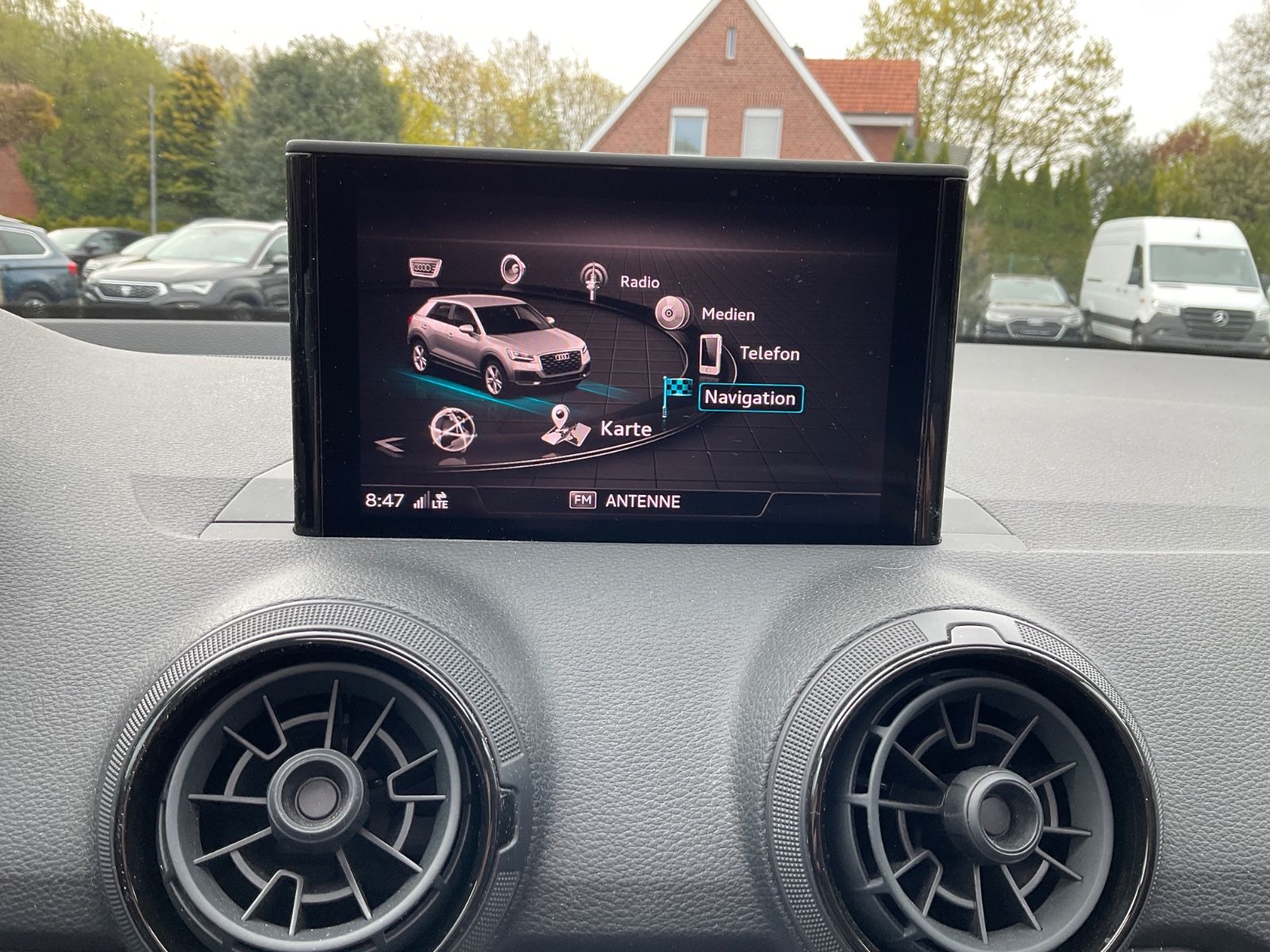Fahrzeugabbildung Audi Q2 35 TFSI S tronic,Panorama,Kamera,Xenon,Navi