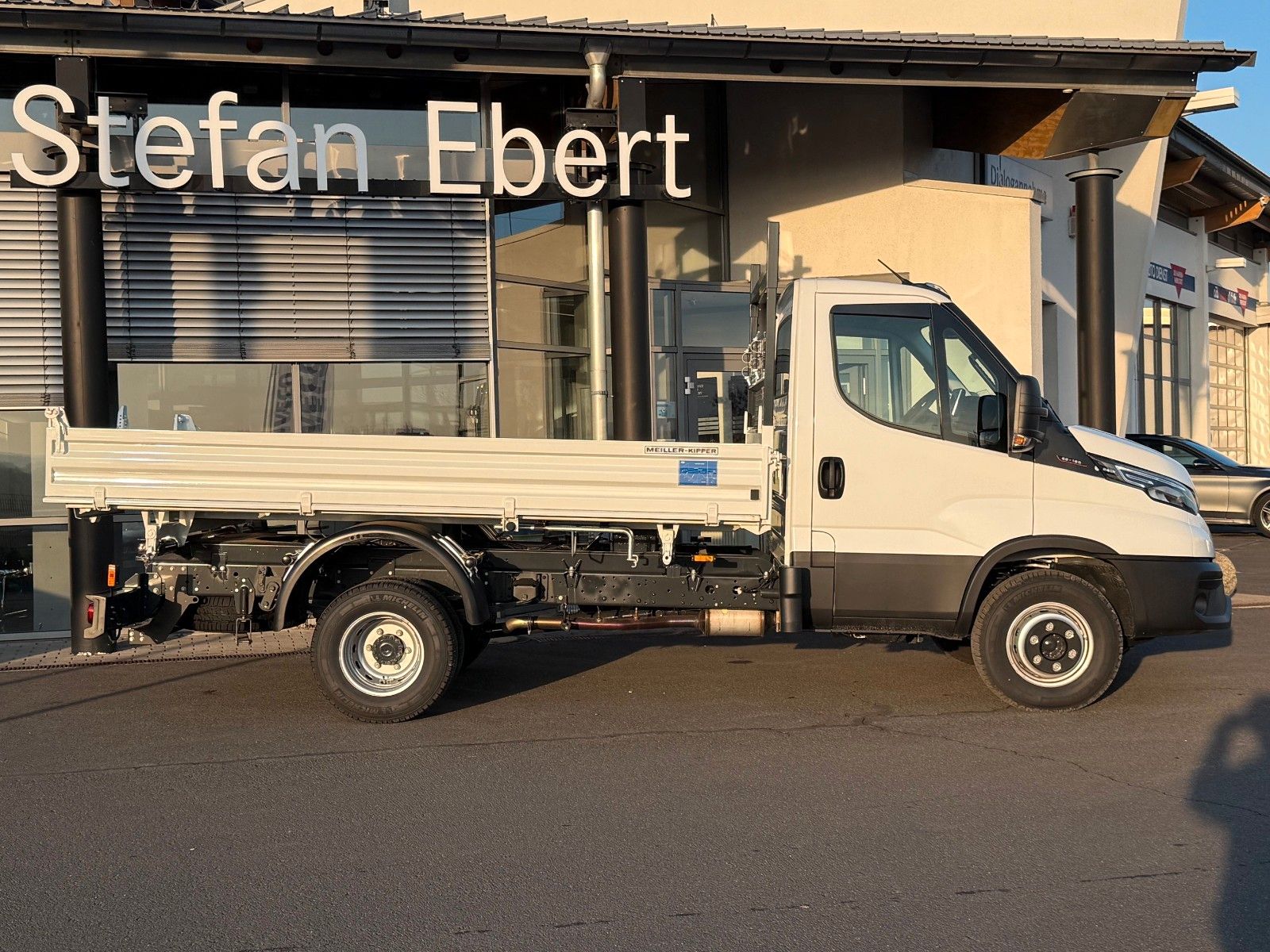 Fahrzeugabbildung Iveco Daily 60C18 H 3-S.-Kipper *R3.450mm*2xAHK*