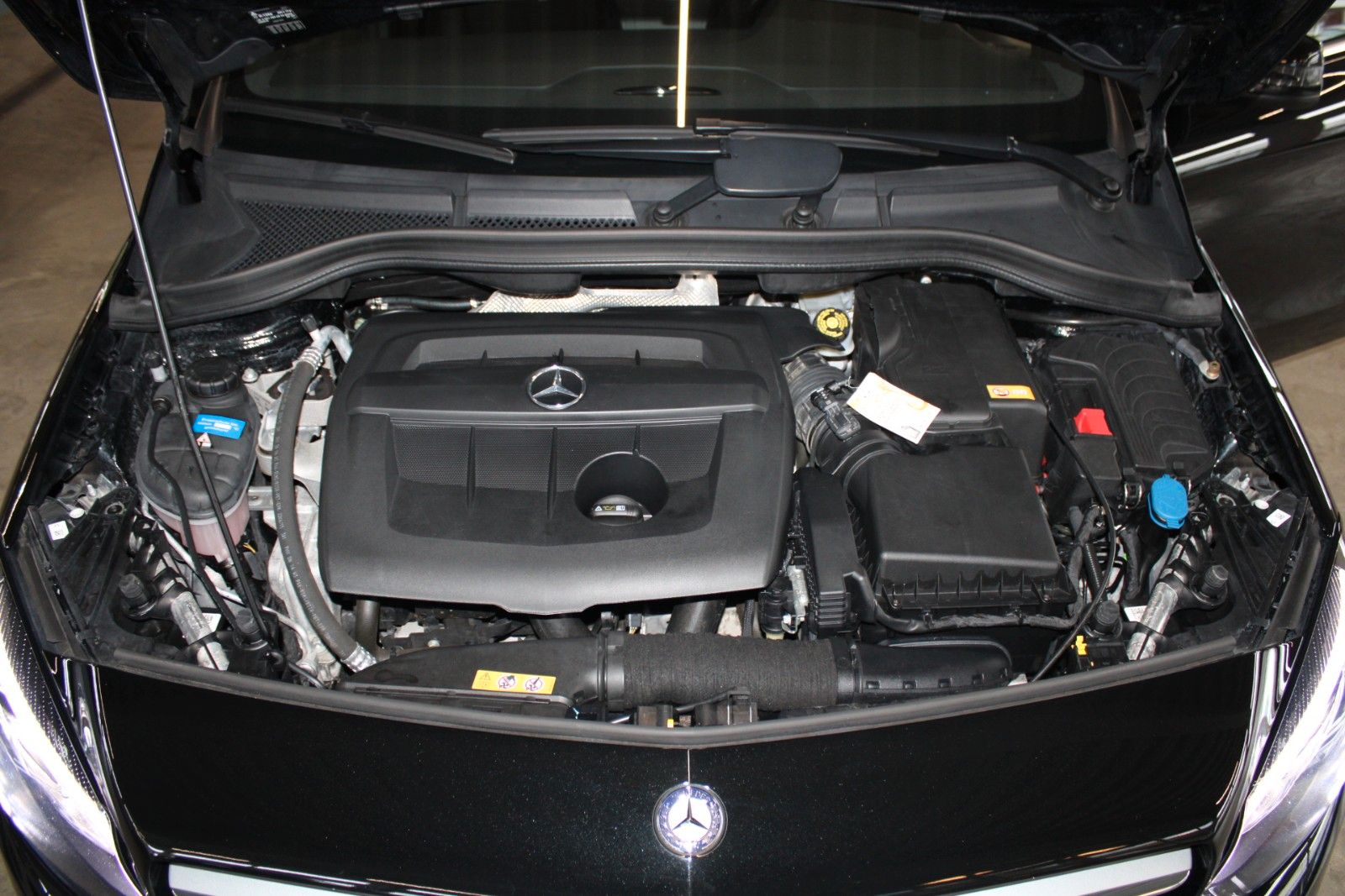 Fahrzeugabbildung Mercedes-Benz B 180 CDI Urban NAVI + PANORAMADACH + AHK
