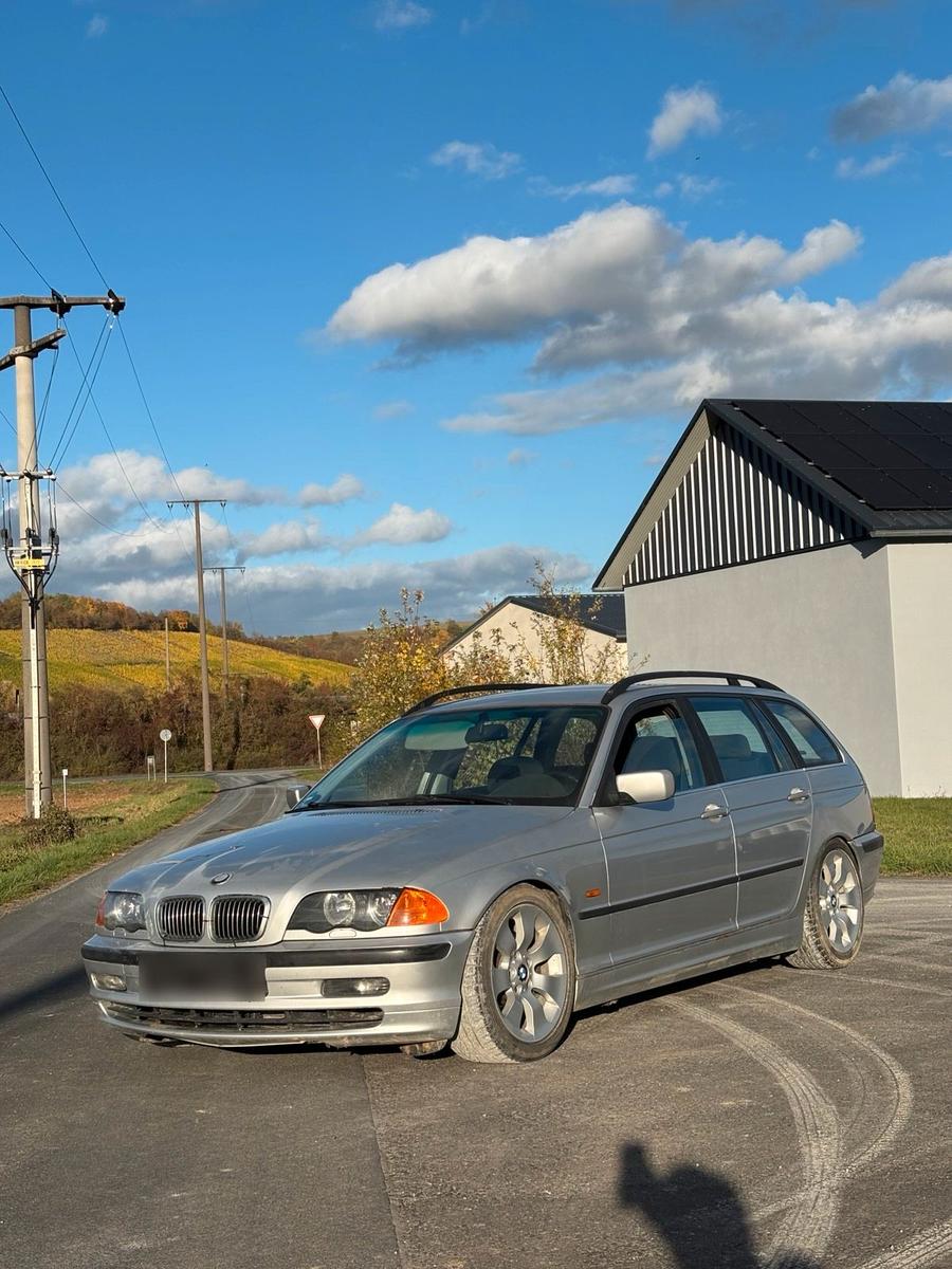 BMW 330