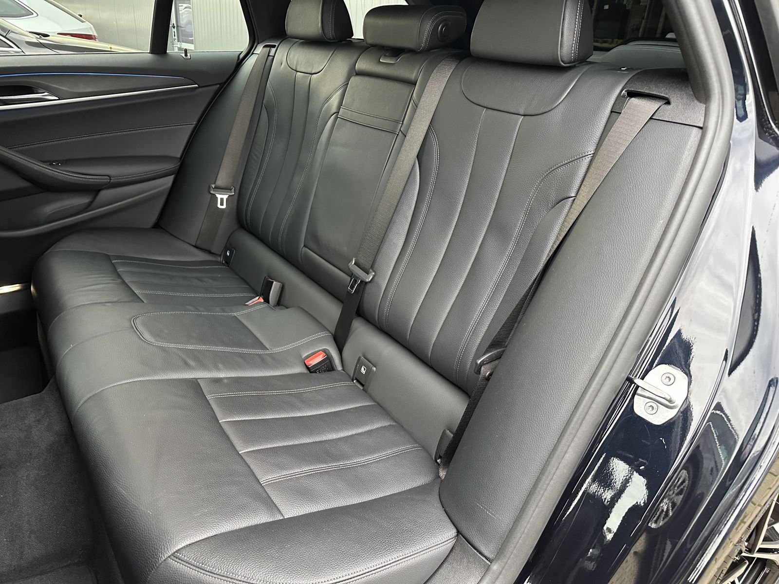 Fahrzeugabbildung BMW 530e Touring xDrive M-Sport NAV+LED+HEAD-UP+19ZO