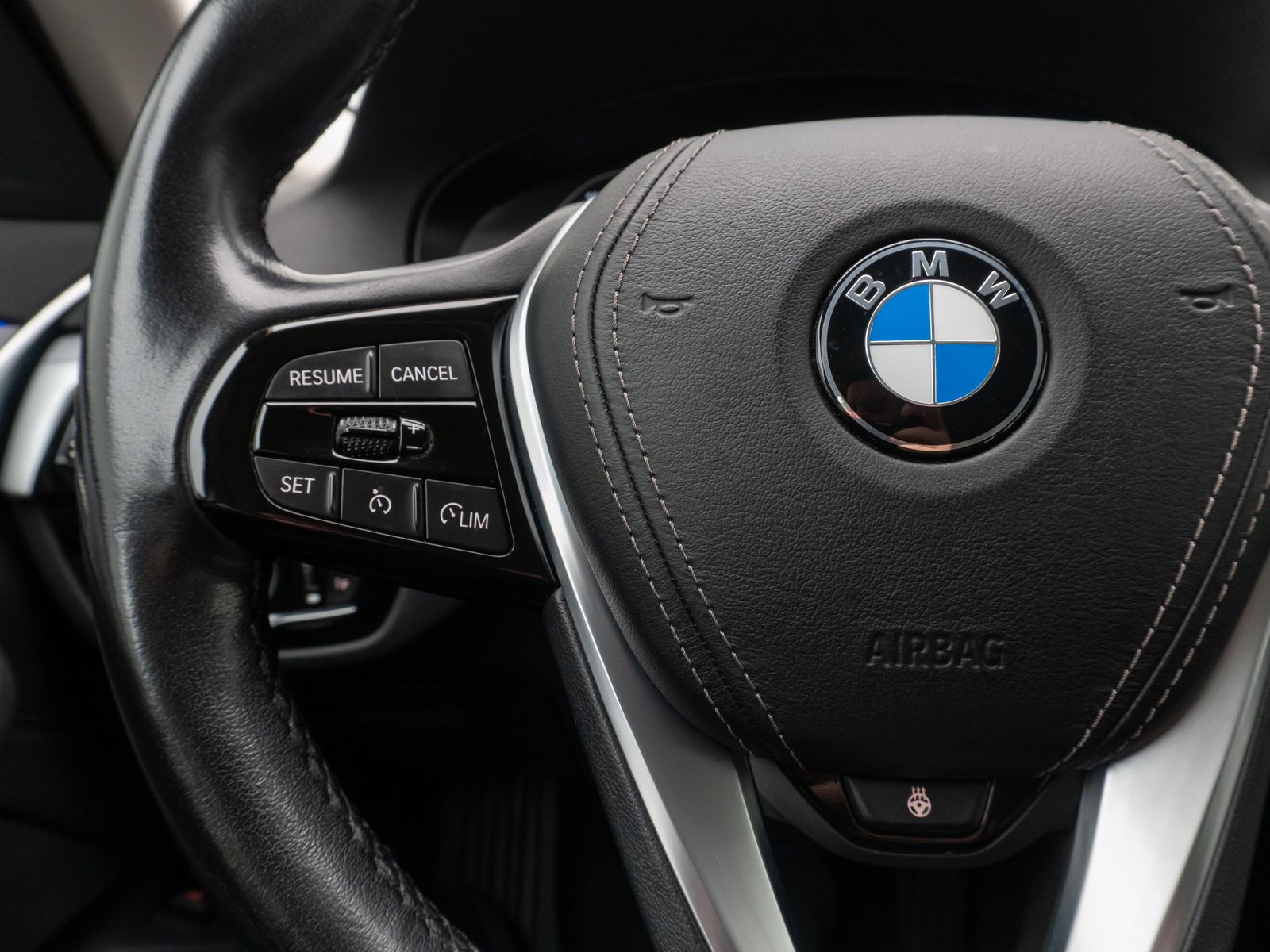Fahrzeugabbildung BMW 520d Kamera HUD DAB Leder Alarm DisplayKey Sport