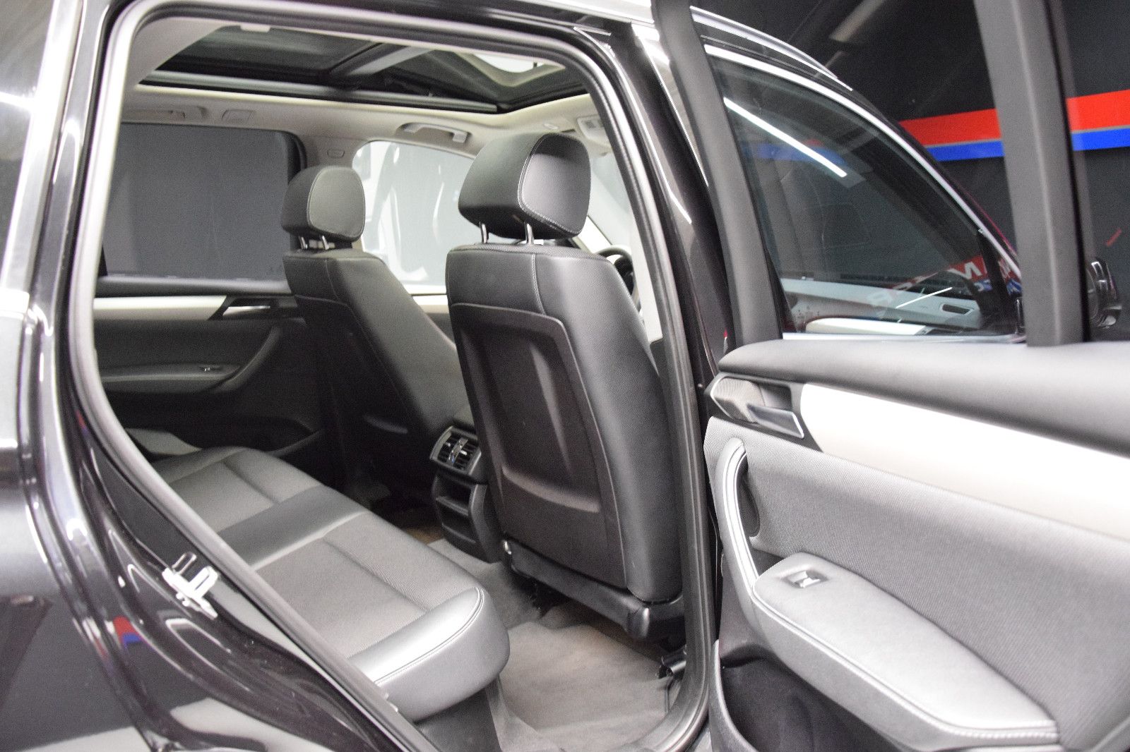 Fahrzeugabbildung BMW X3 xDrive 20d TeilLeder ACC HuD Pano Xen 360°