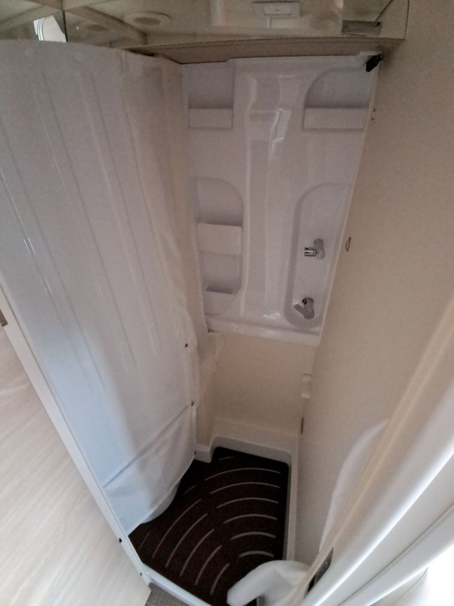 Fahrzeugabbildung Eura Mobil Van V 635 HB Captain-Chair-Sitze, Skyroof, RFK