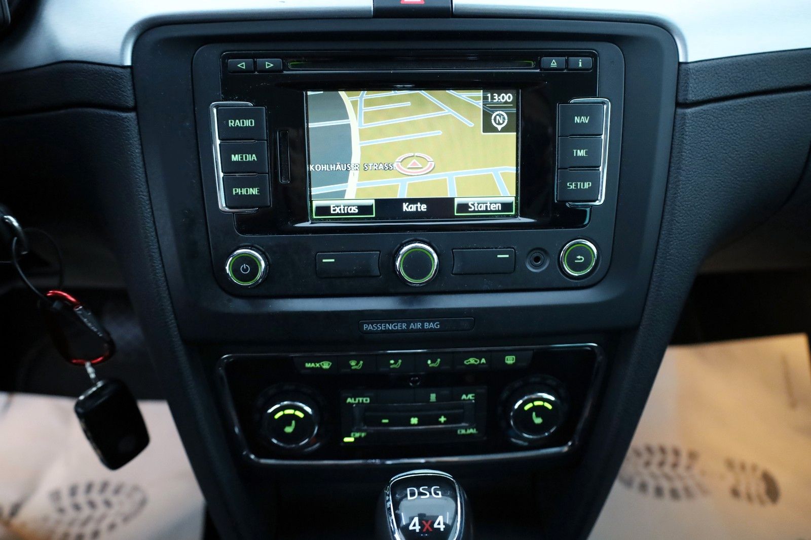 Fahrzeugabbildung SKODA Superb Combi Exclusive 4x4 Navi,Xenon,SH,PDC,+WR