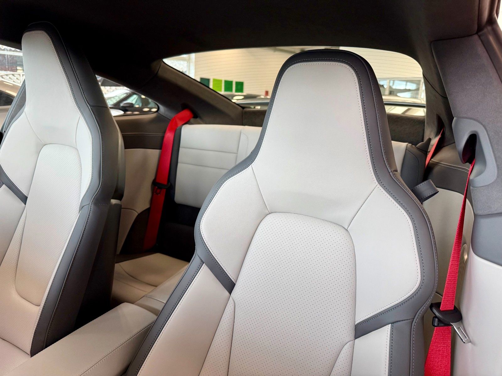 Fahrzeugabbildung Porsche 911 992.2 Carrera GTS AERO-Kit / LIFT / 18-Wege