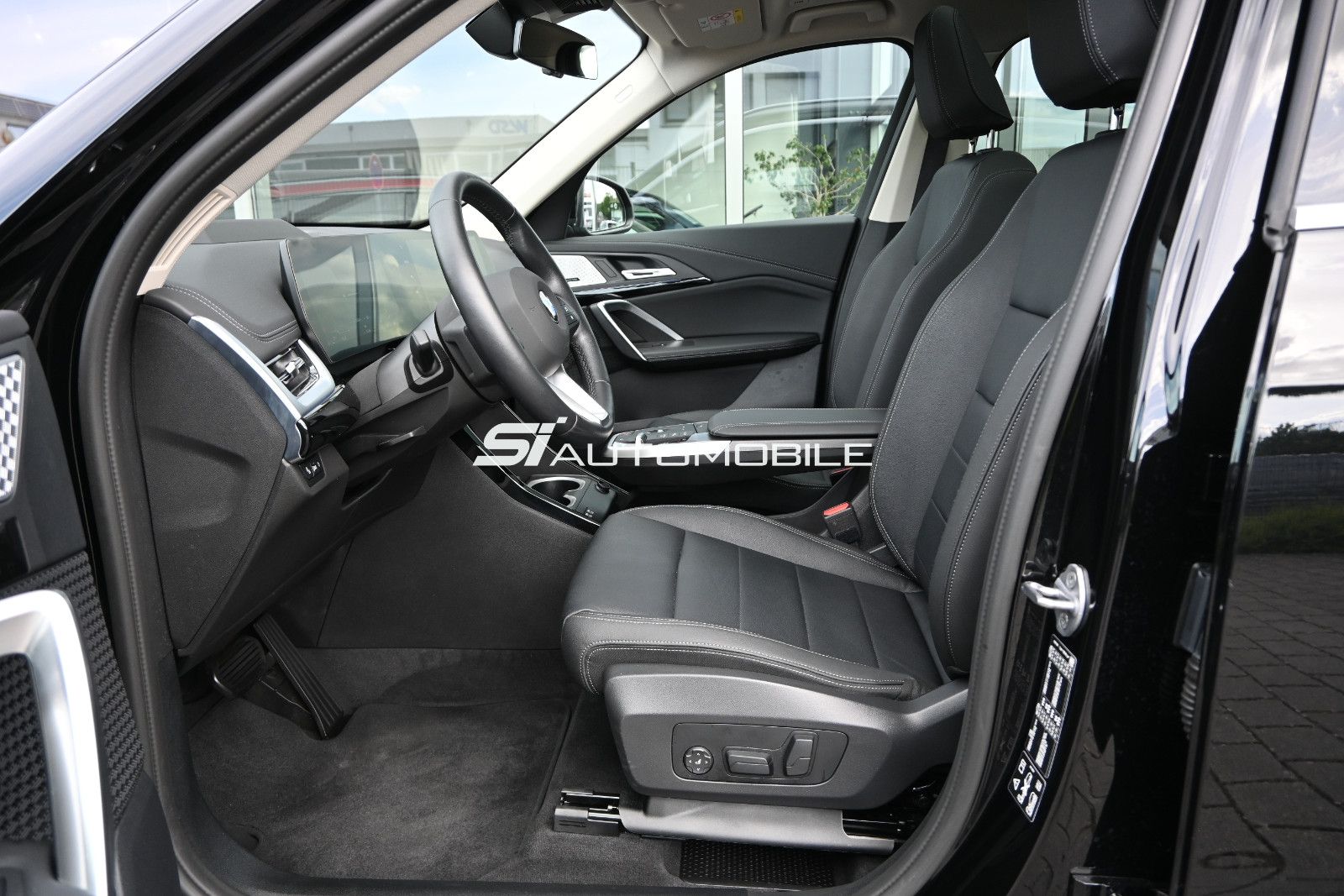 Fahrzeugabbildung BMW X1 xDr.23d xLine °ACC°AHK°HUD°H/K°MEMO°PANO°360°
