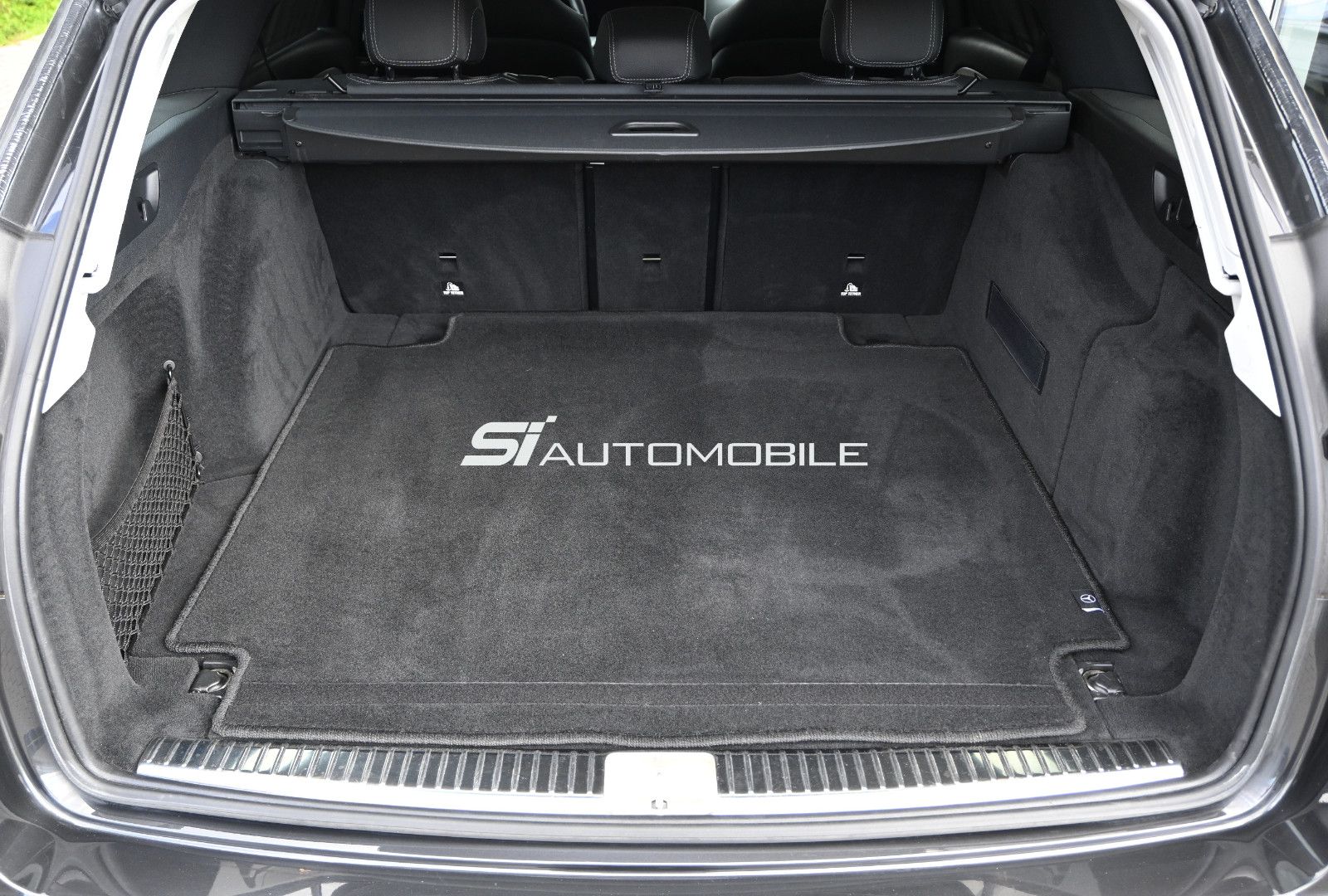 Fahrzeugabbildung Mercedes-Benz E 200 4Mat. T NIGHT °ACC°AHK°BURM°HUD°STANDHEIZ°