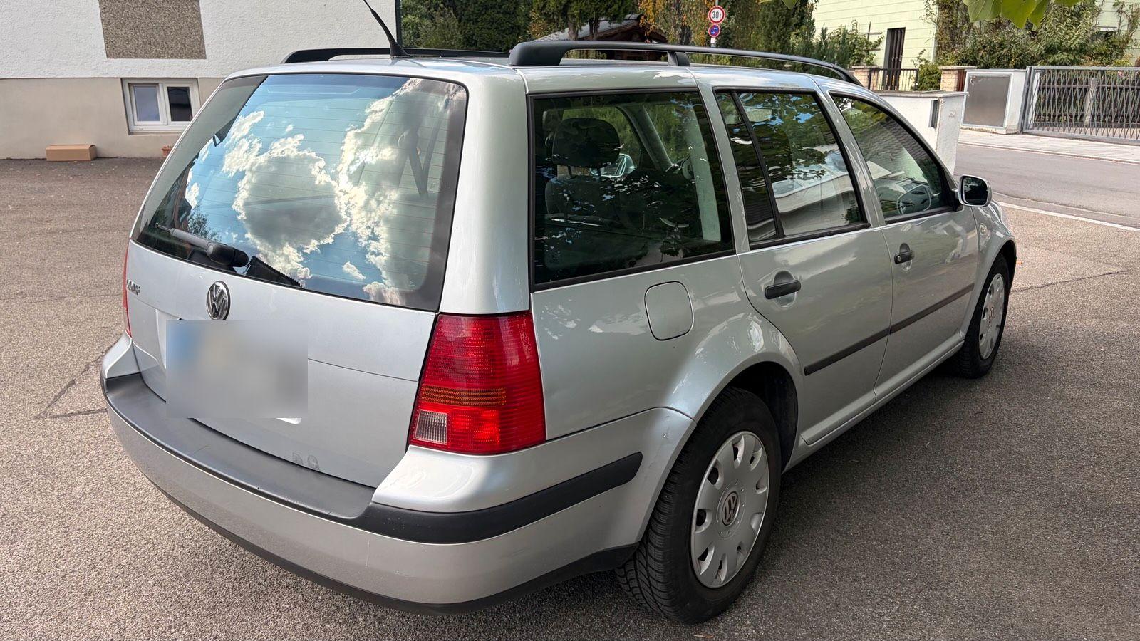 Volkswagen Golf 2005 — rear view