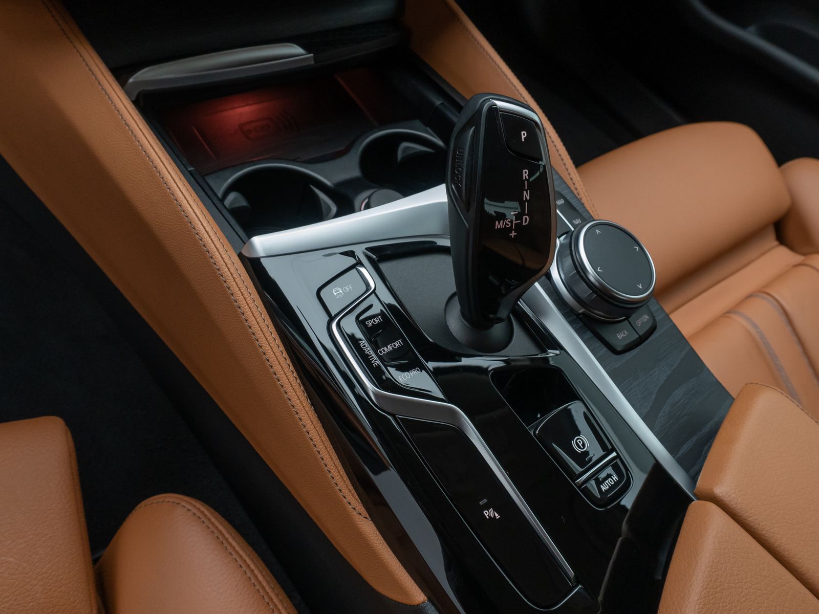 Fahrzeugabbildung BMW 530d xD LuxuryLine H/K DAB Komfort Alarm AHK ACC