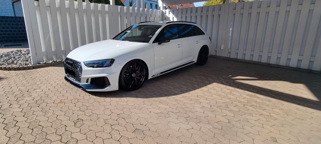 Audi RS4  OZ-Felgen 20 Zoll H+R Gewinde   AHK   LED