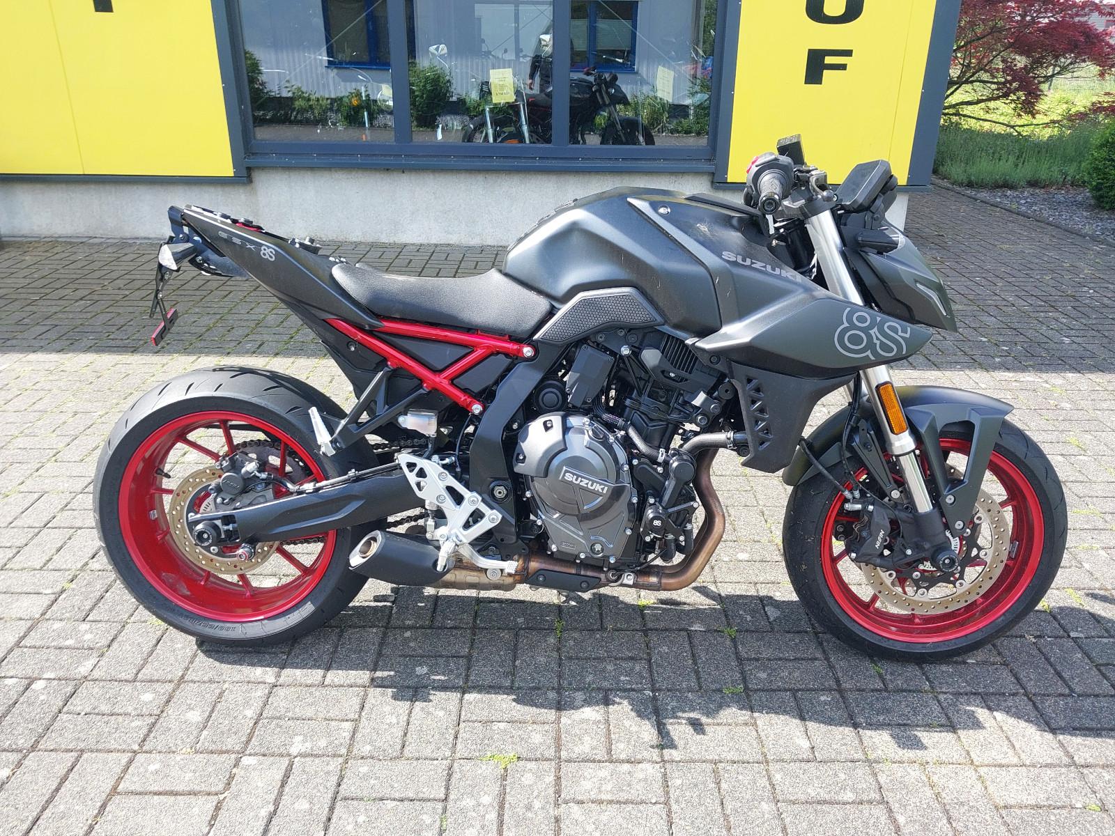 Suzuki GSX 8S