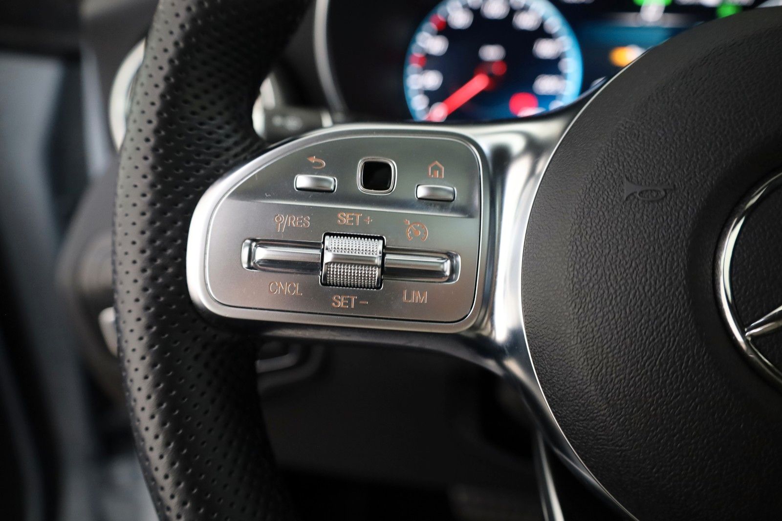Fahrzeugabbildung Mercedes-Benz GLC 300 e 4M,AMG-line, Navi,LED,360Kam,Pano,AHK