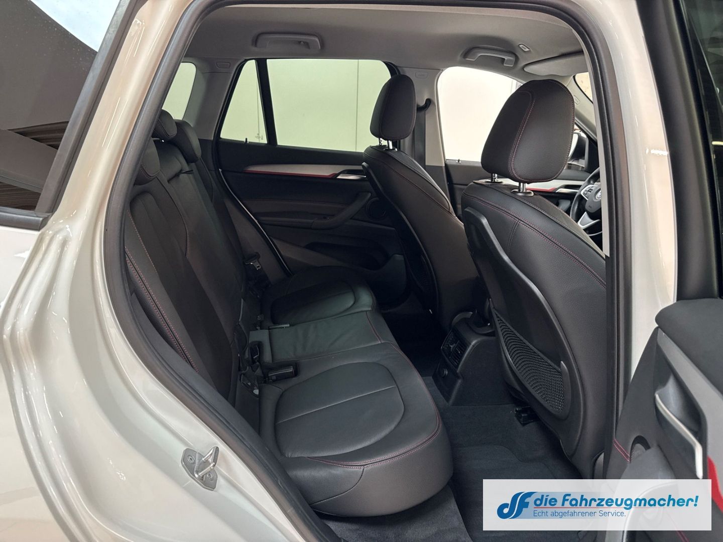 Fahrzeugabbildung BMW X1 xDrive 20 i Sport Line HUD AD Navi Memory Sit