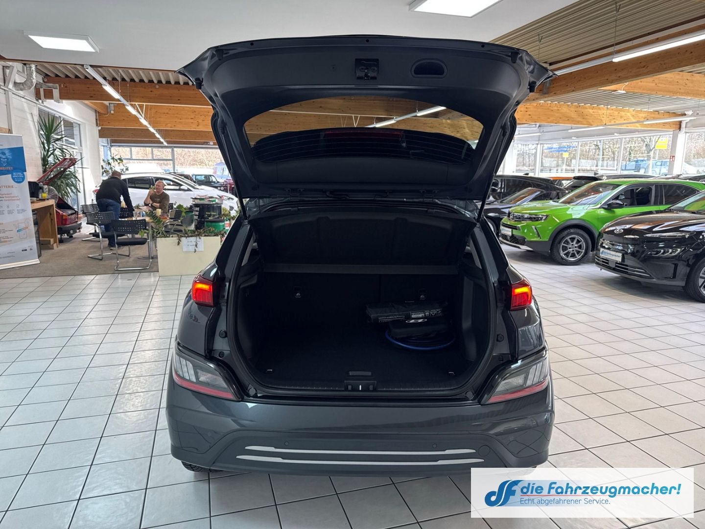 Fahrzeugabbildung Hyundai KONA Elektro 2WD Apple CarPlay Android Auto Klim