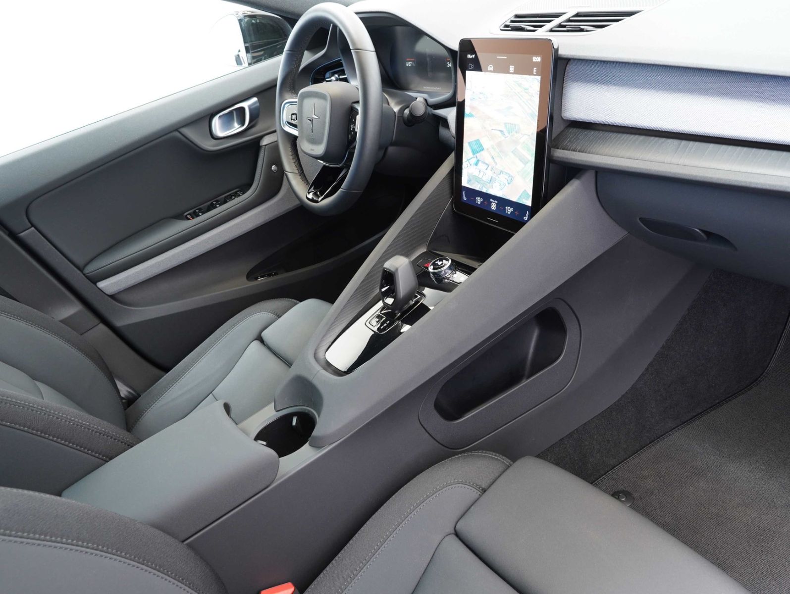Fahrzeugabbildung Polestar 2 Standard Range Single PILOT-LITE/PLUS-PAKET