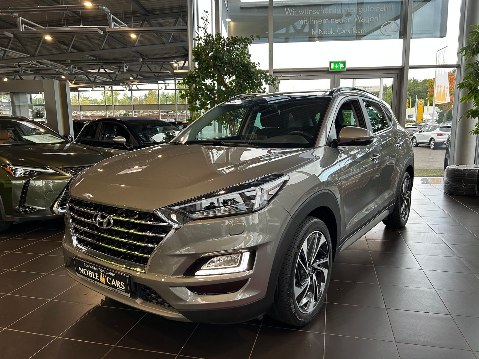 Fahrzeugabbildung Hyundai TUCSON Premium 4WD PANO AHK LED NAVI