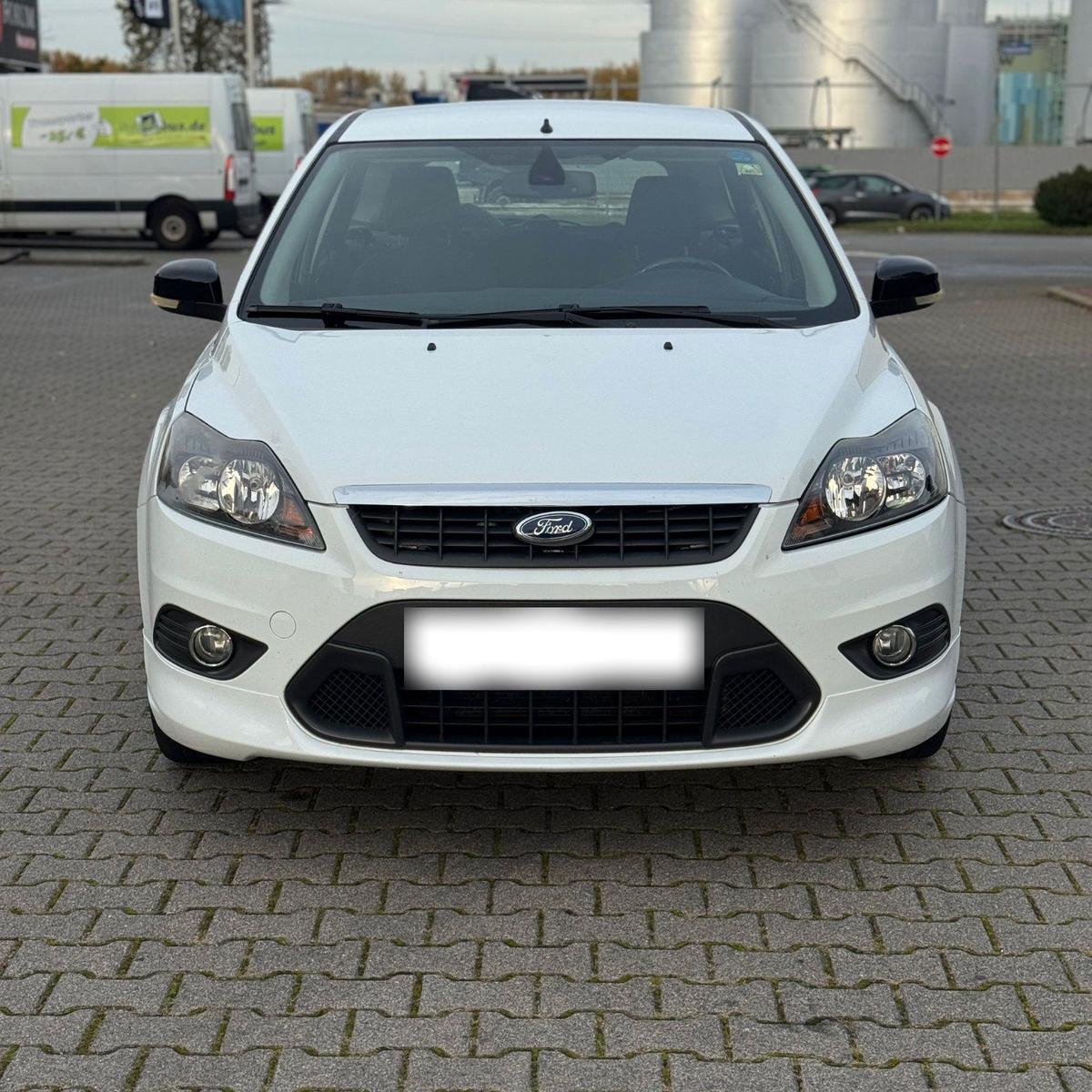 Ford Focus 2011 — interior