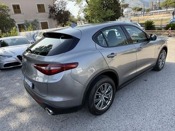 Alfa-Romeo Stelvio - 10