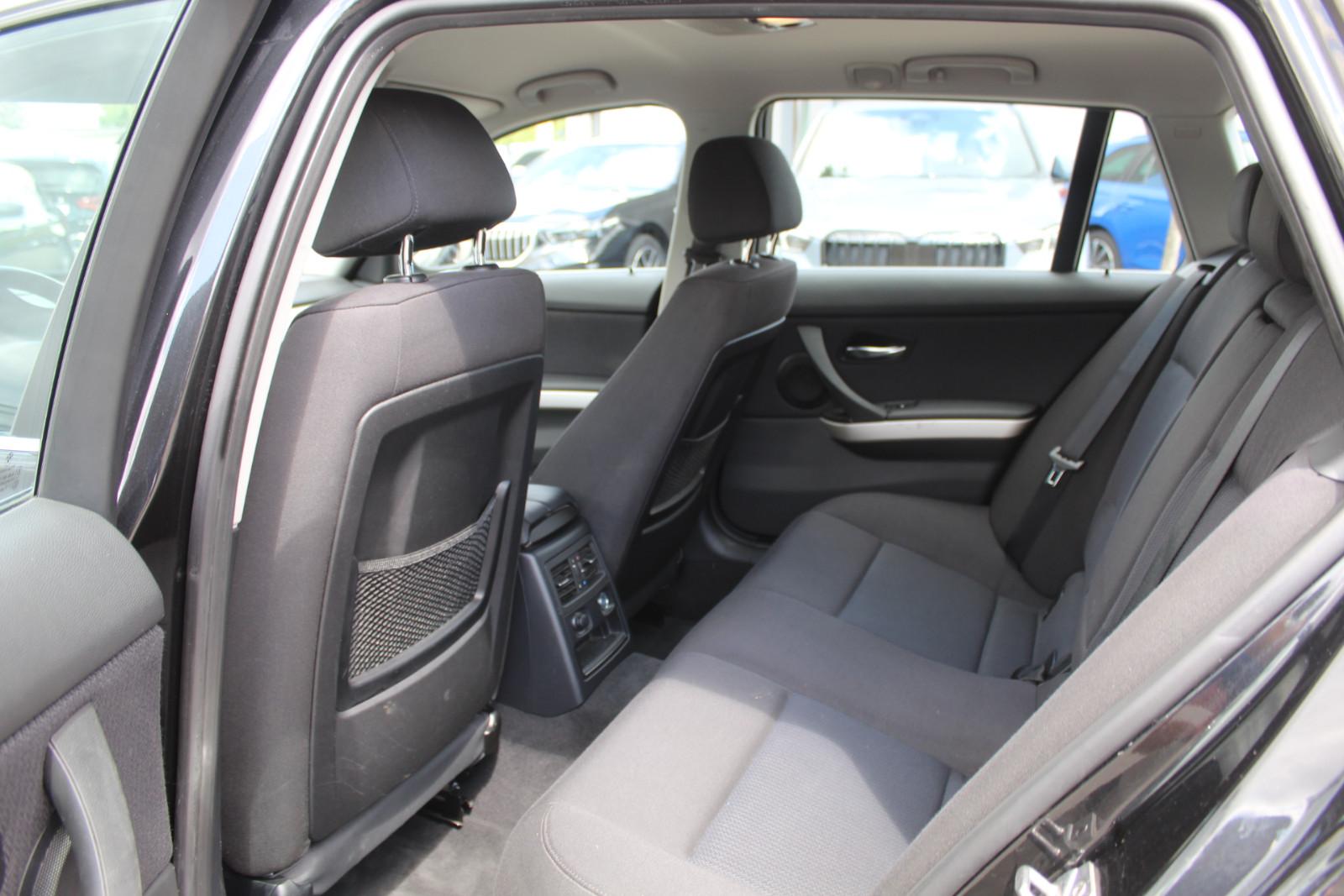 BMW 325 2011 — photo 9