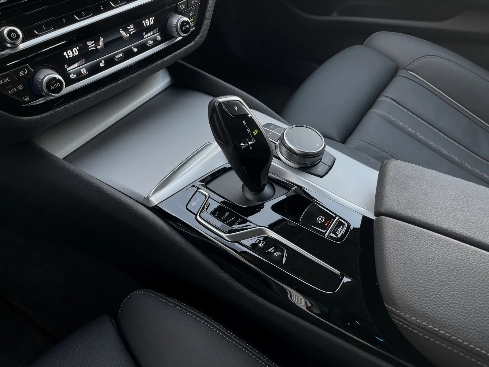 BMW 530e Touring Head-Up PanoDach Komfortsitze UPE 8