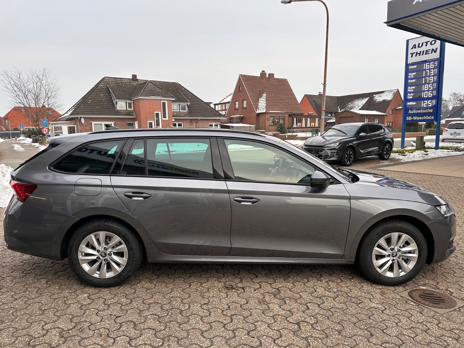 Fahrzeugabbildung SKODA Octavia Combi 1.5 TSI Selection AHK/Navi/LED/ACC