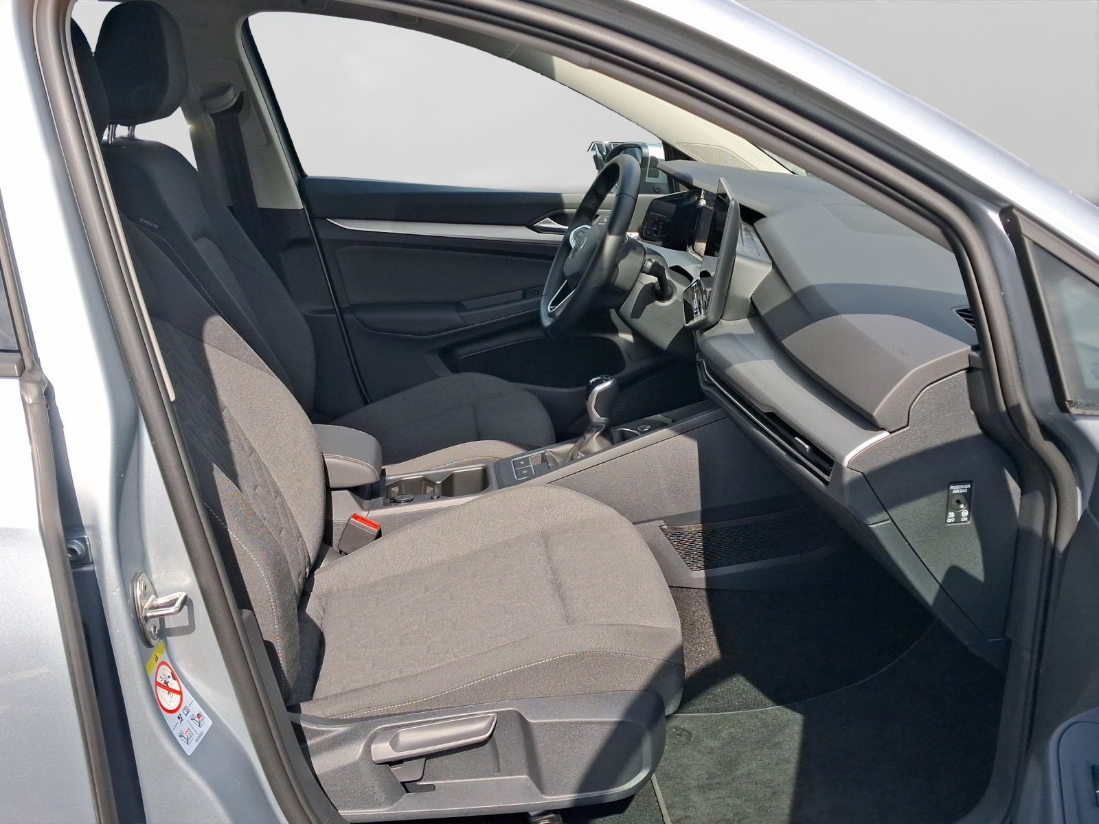 Volkswagen Golf 1.5 TSI LIFE NAVI AHK BUSINESS SITZHZG foto 4