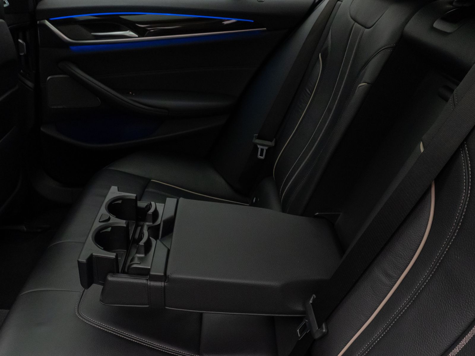 Fahrzeugabbildung BMW 540i xD Luxury Line Panorama Kamera HUD DAB H/K