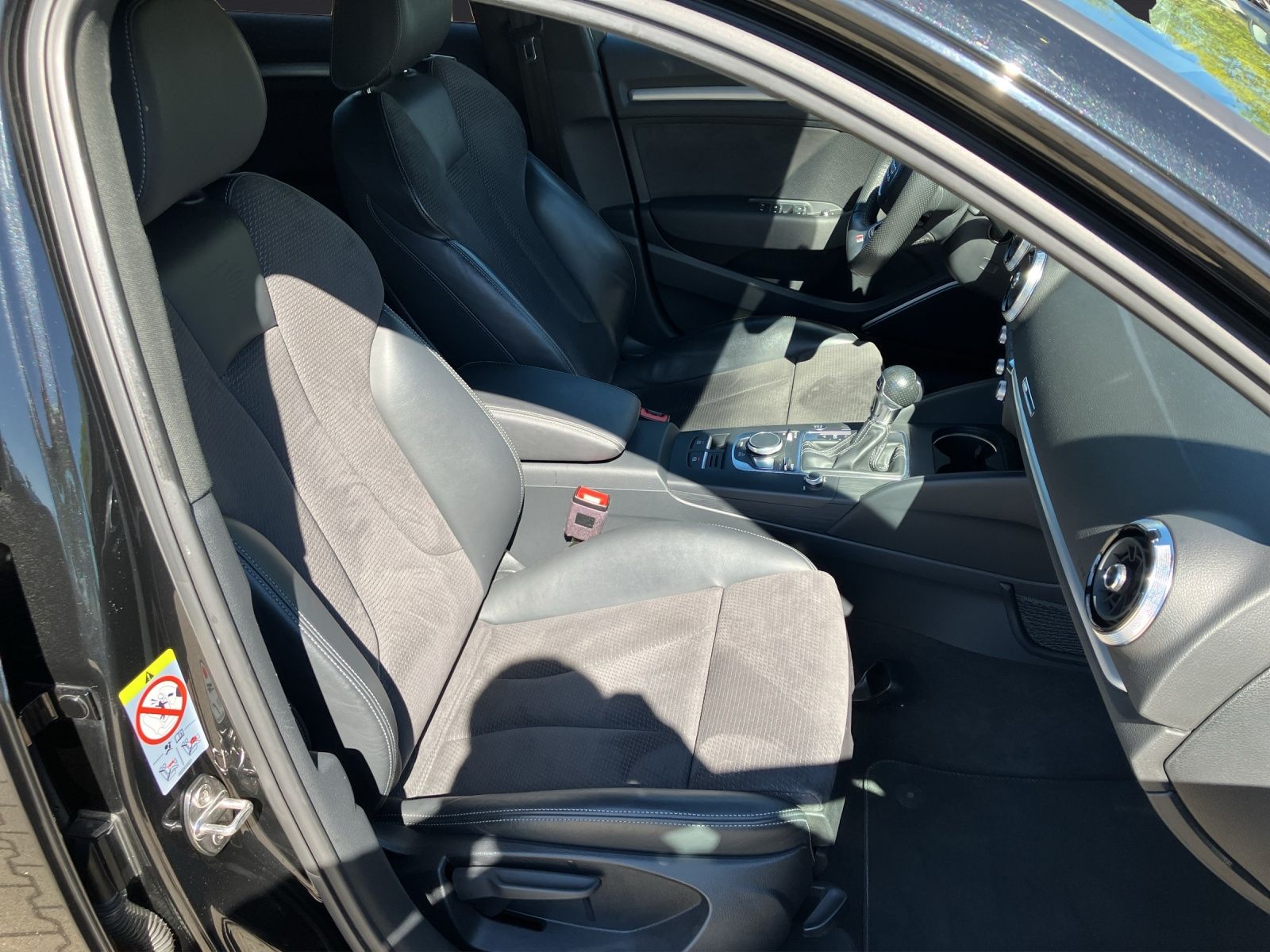 Fahrzeugabbildung Audi A3 Sportback TFSI sport  S-tronic LED NAVI ACC B