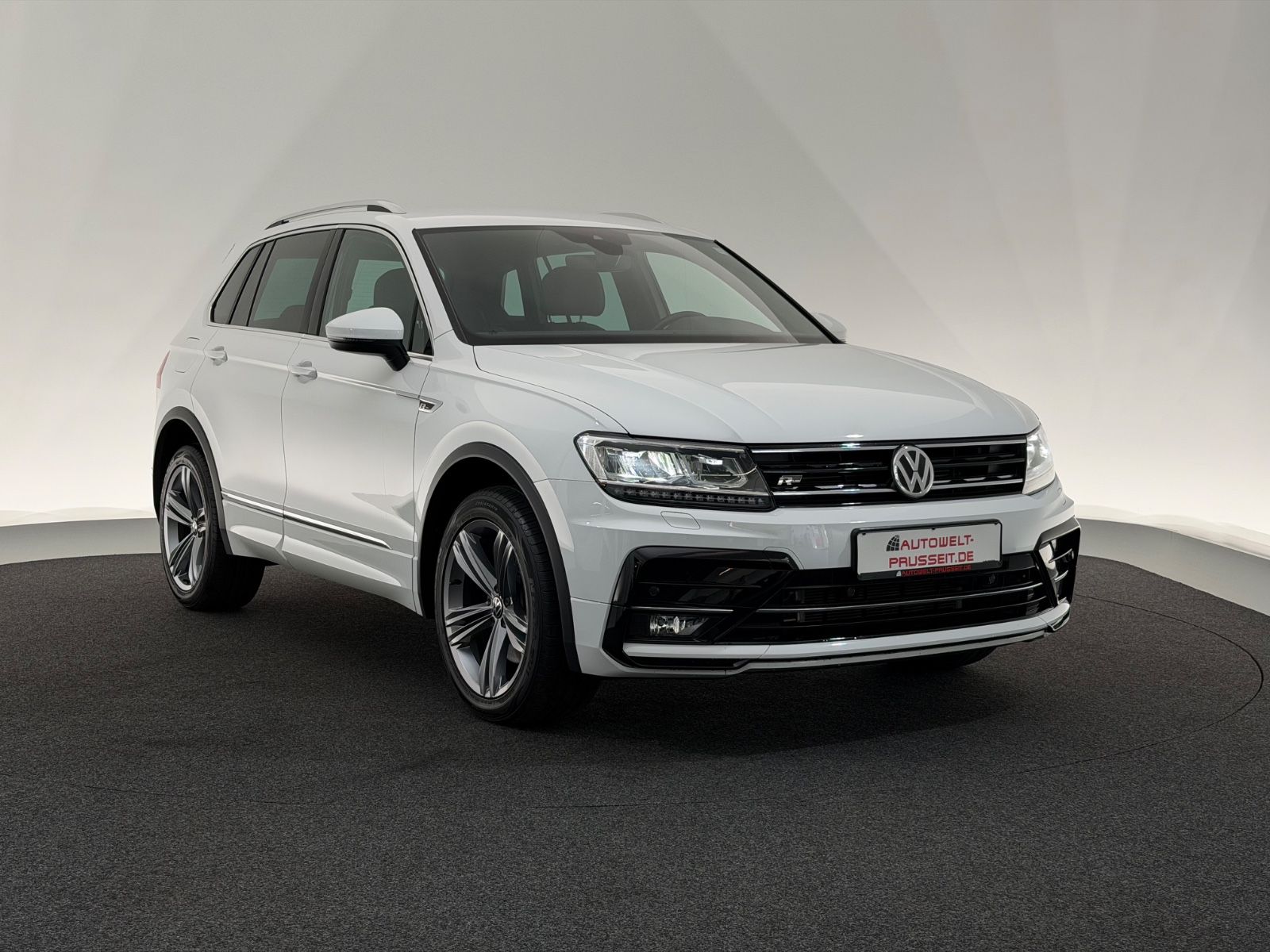 Gebrauchtwagen Volkswagen Tiguan Tiguan 2.0 TSI 4Mo.*HIGHLINE*R LINE-AHK-APP-ACC in Künzell