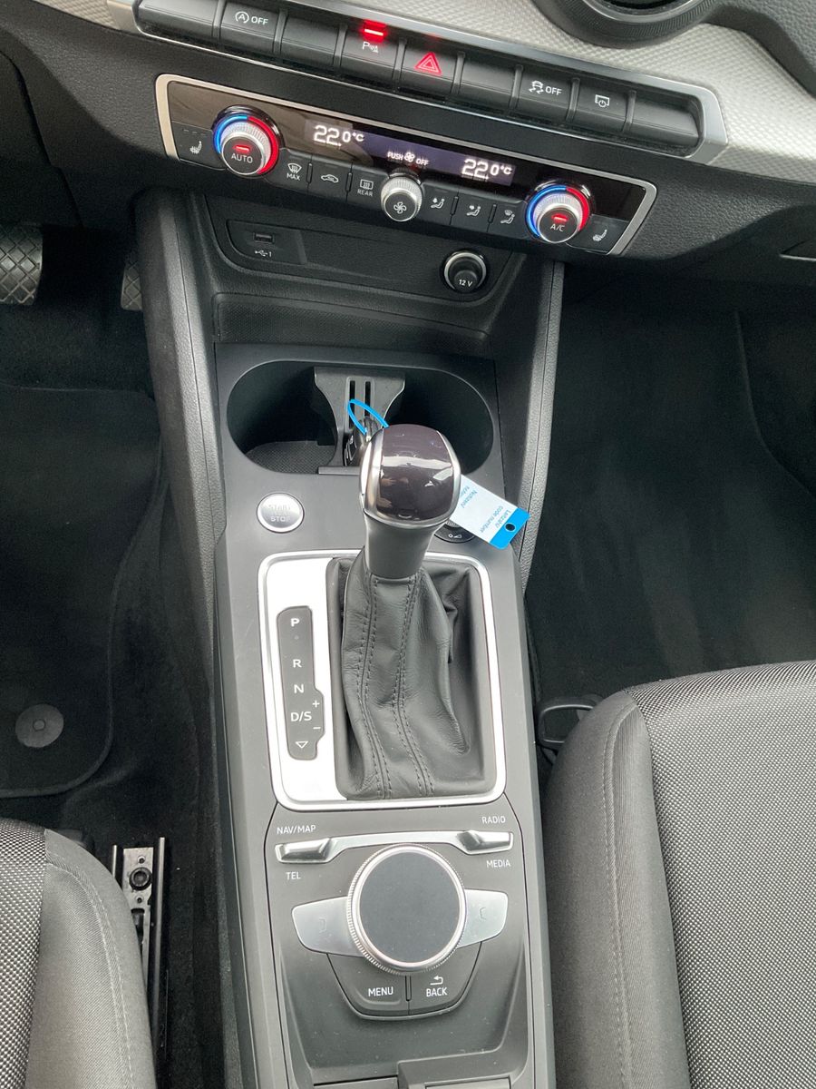 Fahrzeugabbildung Audi Q2 35 TFSI S tronic advanced,Kamera,Navi,LED