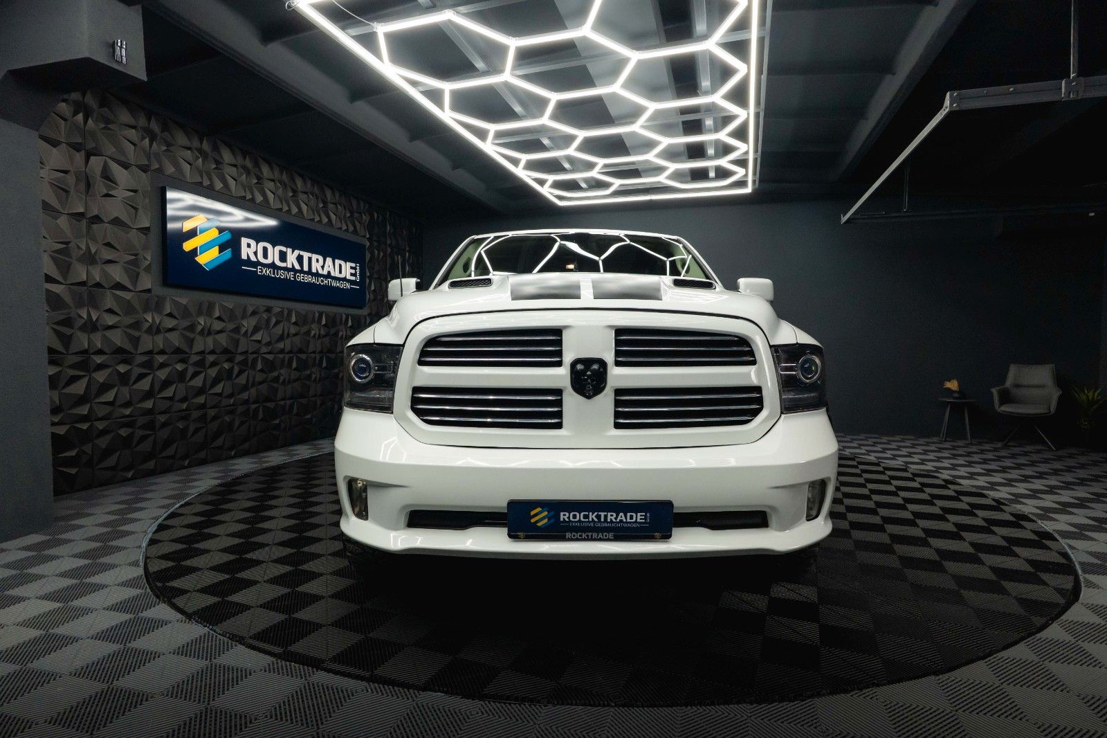 Fahrzeugabbildung Dodge RAM 5.7 V8 HEMI 4x4 Offroad Sport LONGBED *LPG*