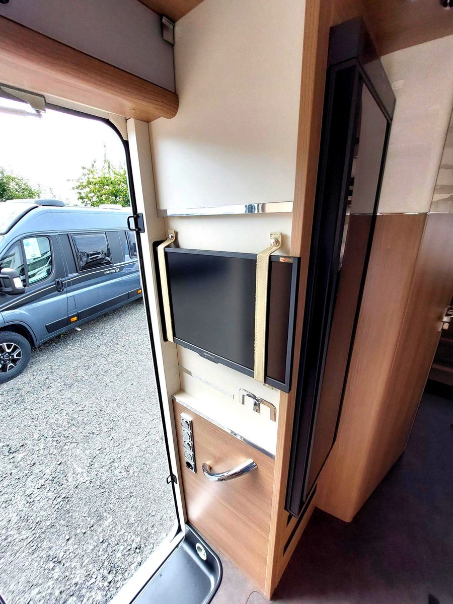 Fahrzeugabbildung Malibu I 460 KB LE comfort Automatik Markise