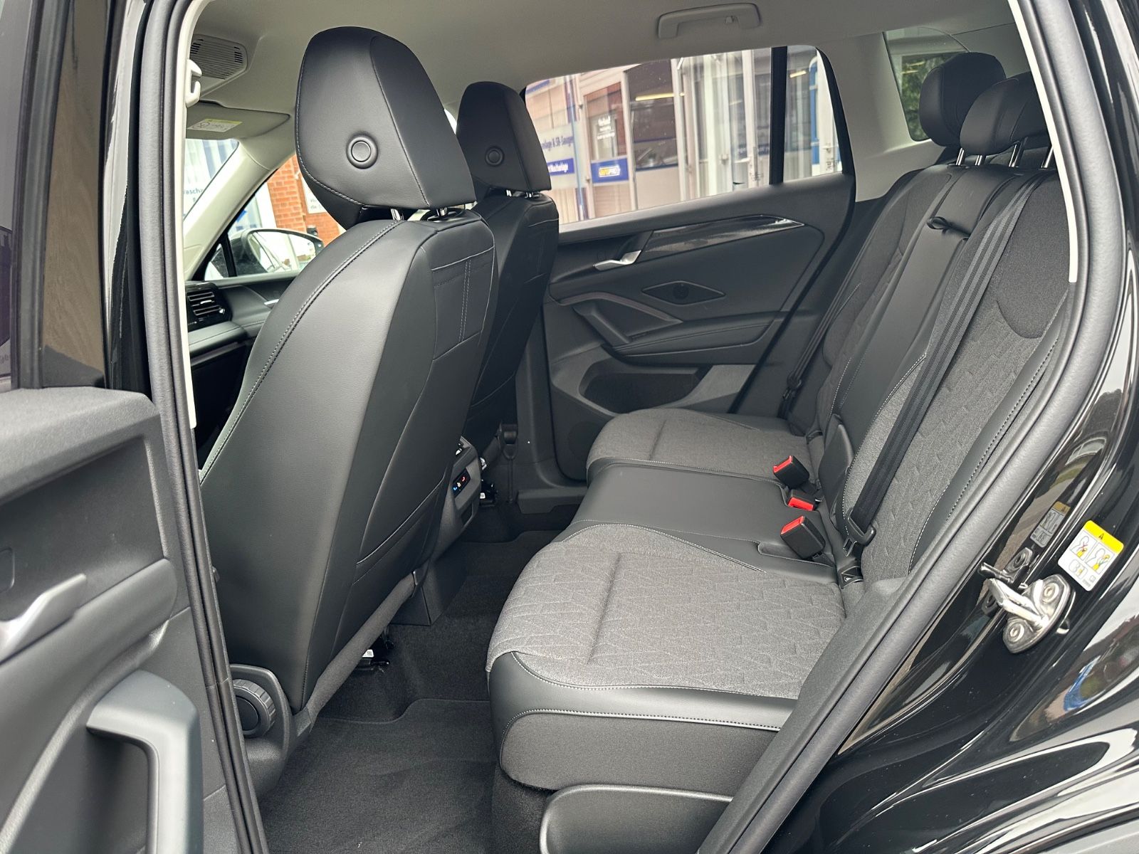 Fahrzeugabbildung Volkswagen Tiguan 1.5 eTSI Life DSG ACC/LED/Einparkh/Shzg