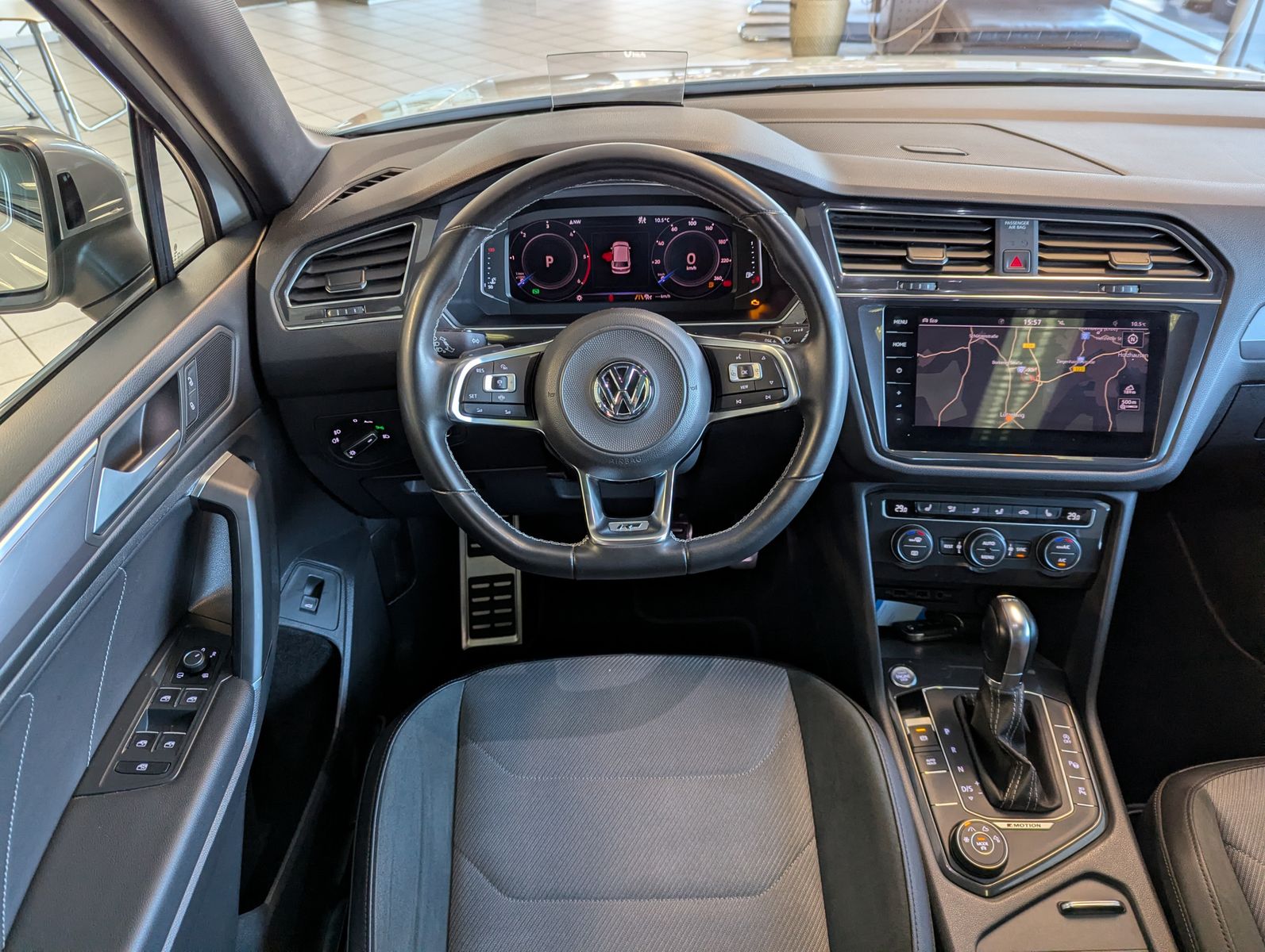 VW Tiguan Allspace 2.0 TDI DSG R-Line 4M Pano AHK - Image 20