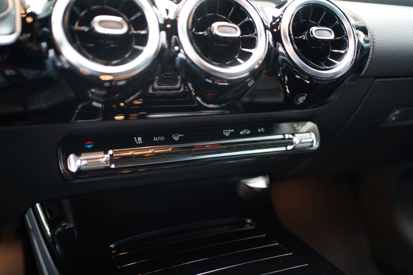 Fahrzeugabbildung Mercedes-Benz A 180 Automat Spurhalte-&Parkassist+Navi+AHK+LED