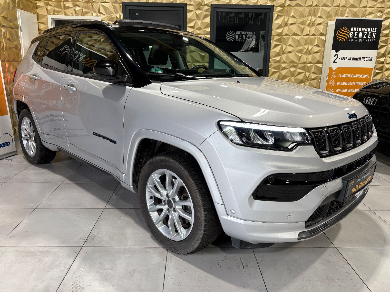 Fahrzeugabbildung Jeep Compass S Plug-In Hybrid 4WD/PANO/360°/ACC/APPLE