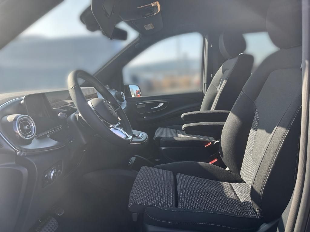 Fahrzeugabbildung Mercedes-Benz V 300 d 4MATIC STYLE Lang AIRMATIC AMG PANO STHZ
