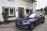 Volkswagen Golf Highline BMT/Start-Stopp - mit Diesel-Antrieb: Blau, Teilleder, Panorama-Dach, Limousine