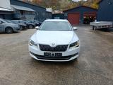 Skoda Superb Combi Style - Skoda Superb aus 2016 mit Diesel-Antrieb: Kombi