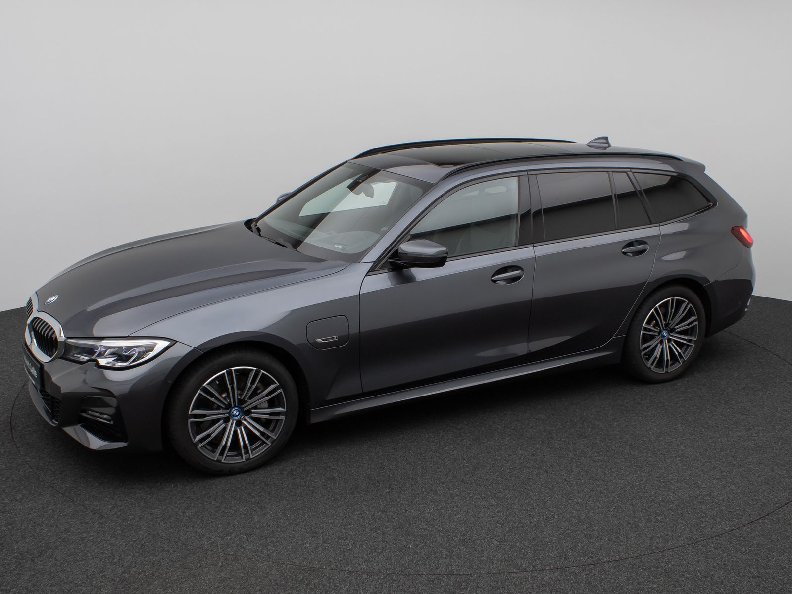 Fahrzeugabbildung BMW 330e M Sport Panorama Kamera Laser HUD DAB HiFi