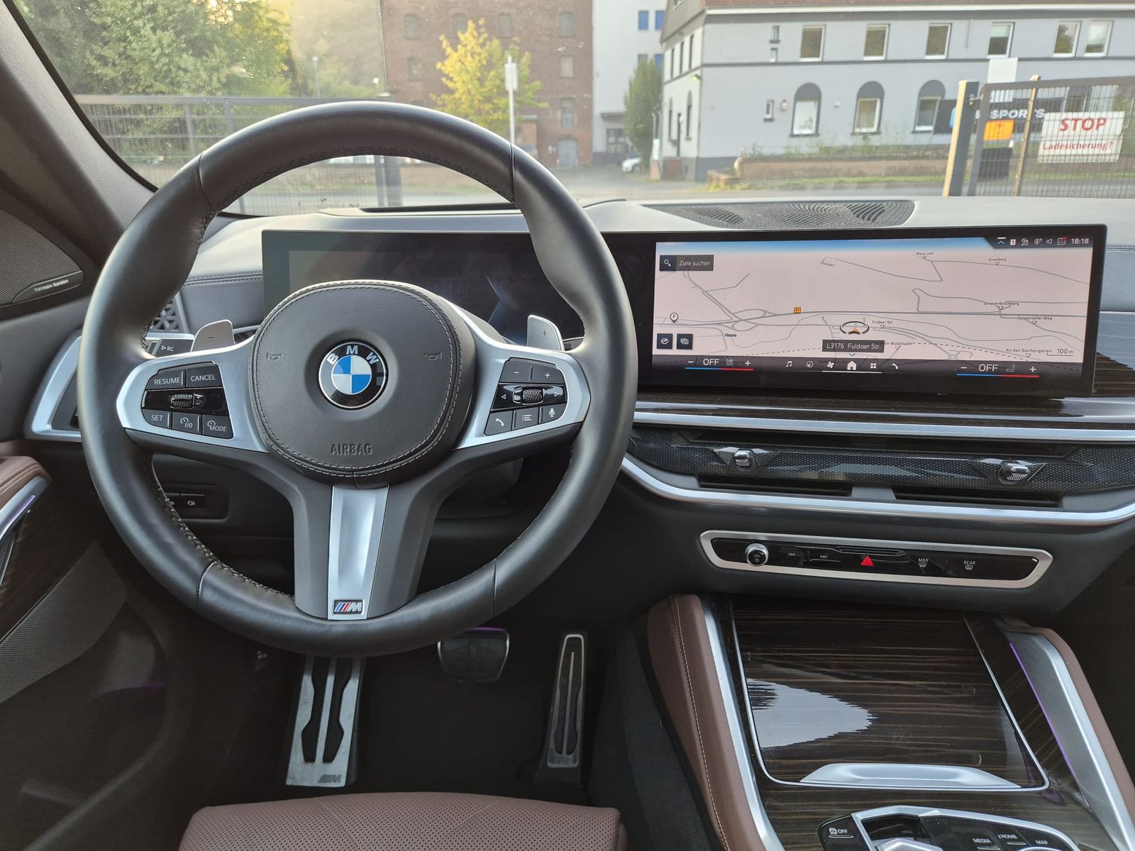 Fahrzeugabbildung BMW X6 xDrive 40i M-Sport PANO/ACC/HuD/HARMAN/MEMORY