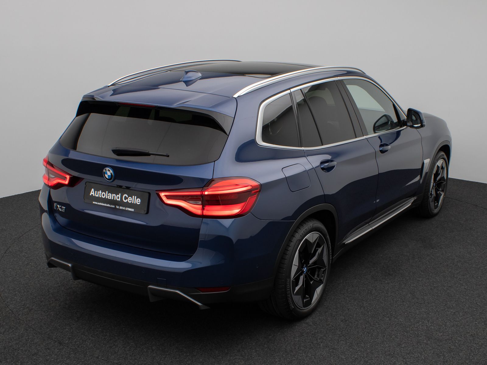 Fahrzeugabbildung BMW iX3 Impressive Panorama 360°HUD DAB H/K AHK Komf