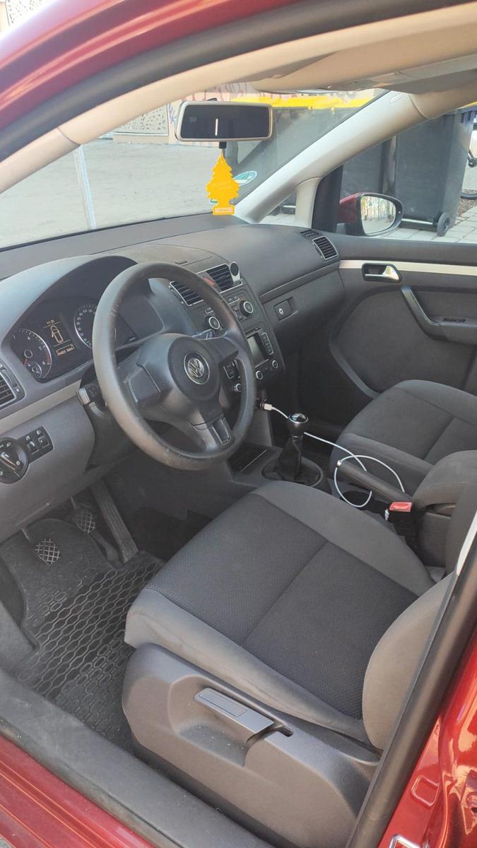 Volkswagen Touran 2011 — photo 6