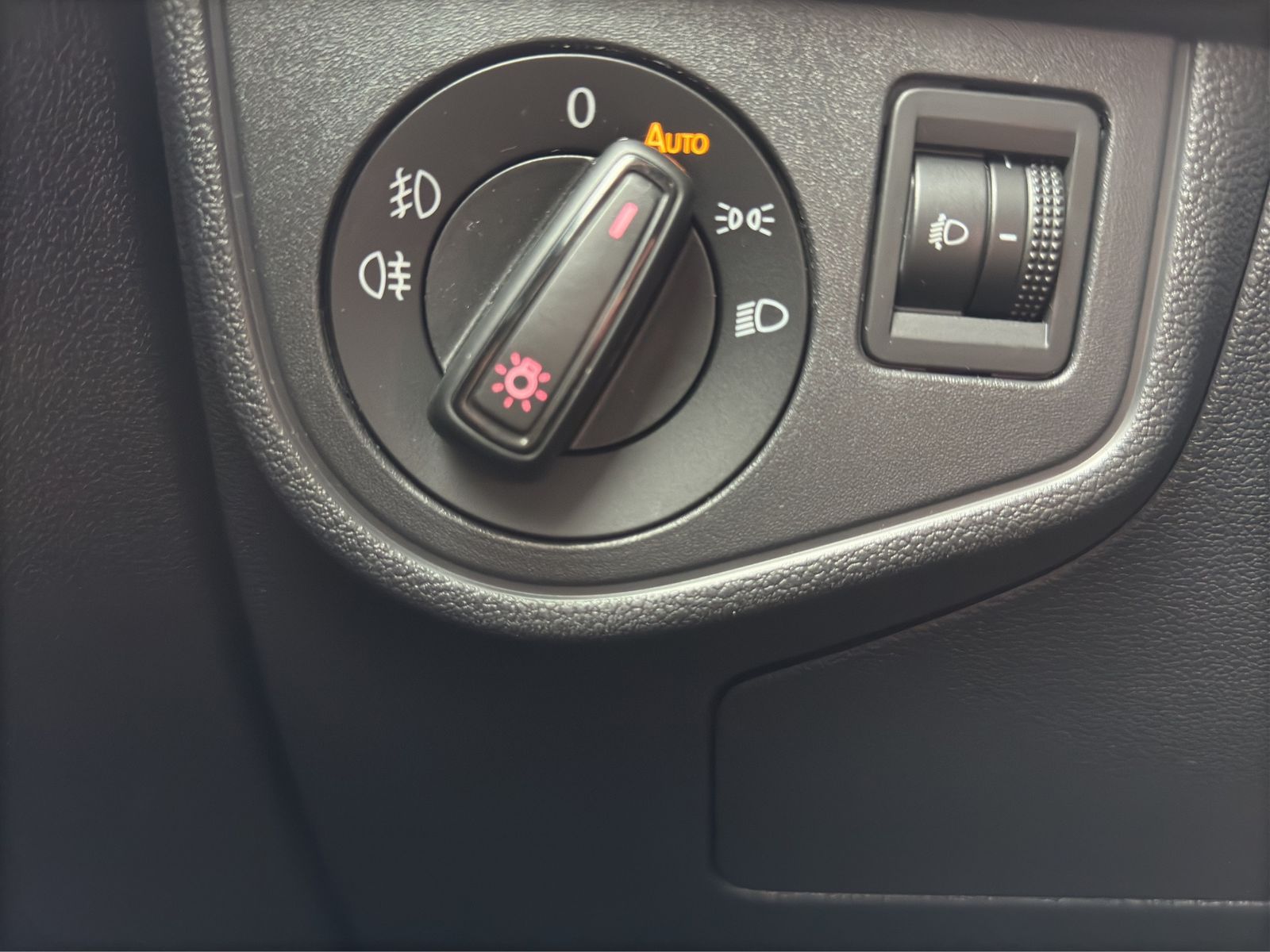 Fahrzeugabbildung Volkswagen Polo DSG*Highline*App-Connect* SHZ*Allwetterreif