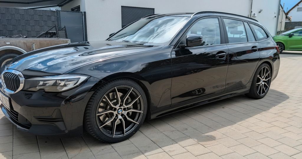 Image of BMW 330
