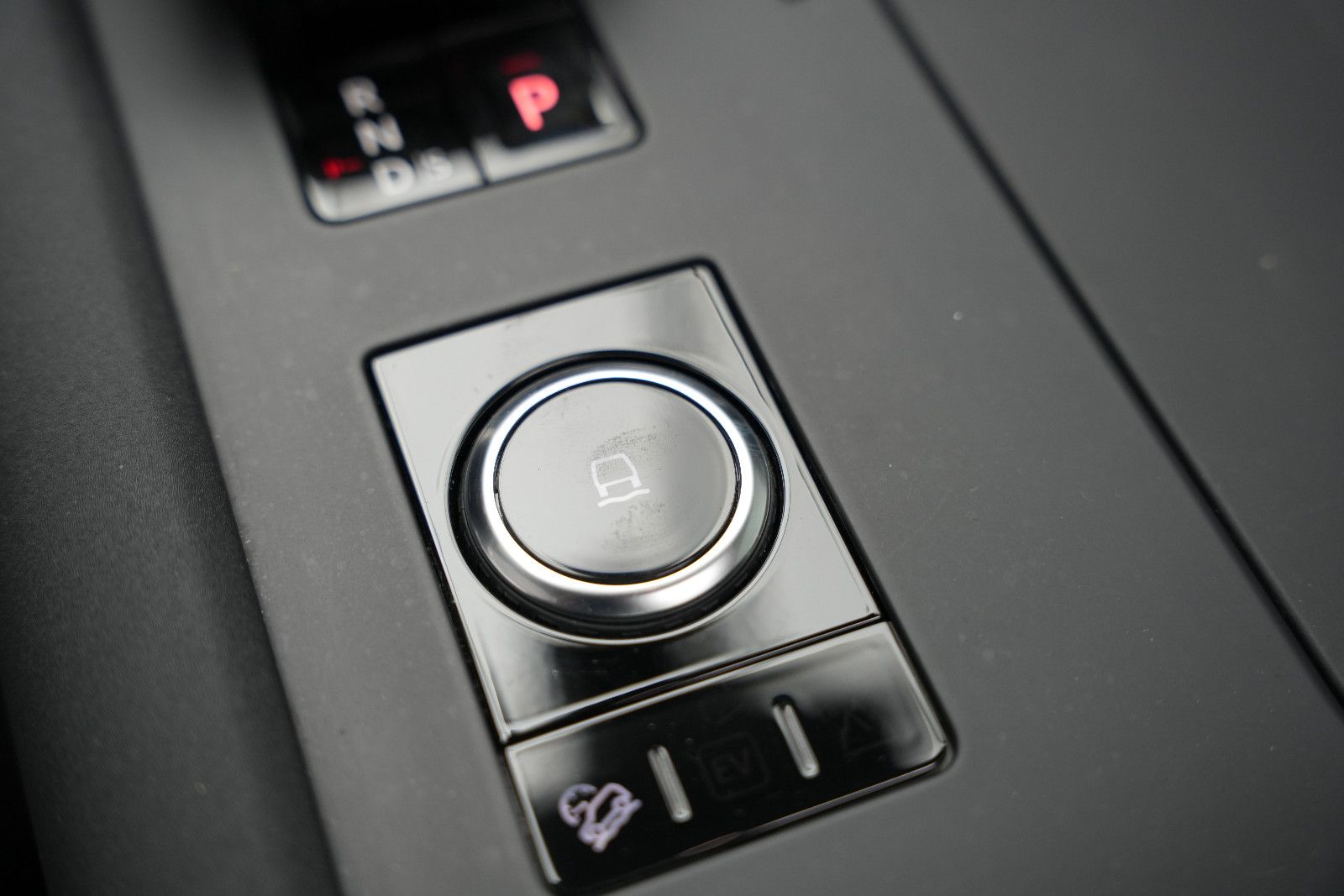 Fahrzeugabbildung Land Rover Discovery R-Dynamic AWD/7-SITZER/360'°Cam/AHK